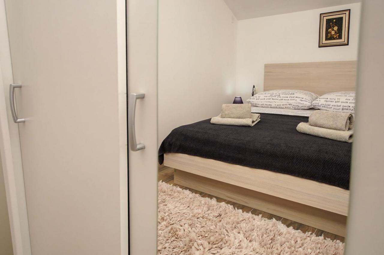 Kaprije Apartmani Tina I Ena Buitenkant foto