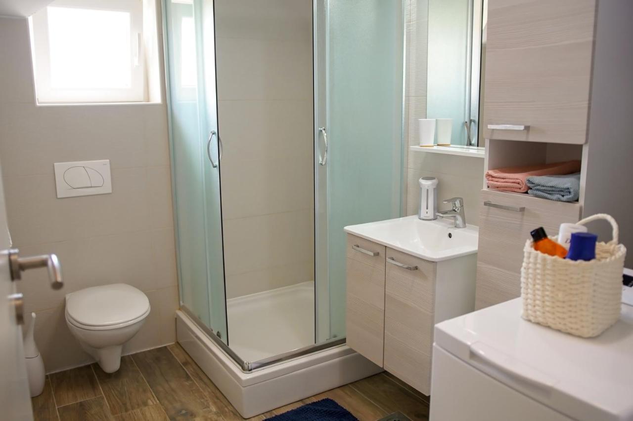 Kaprije Apartmani Tina I Ena Buitenkant foto