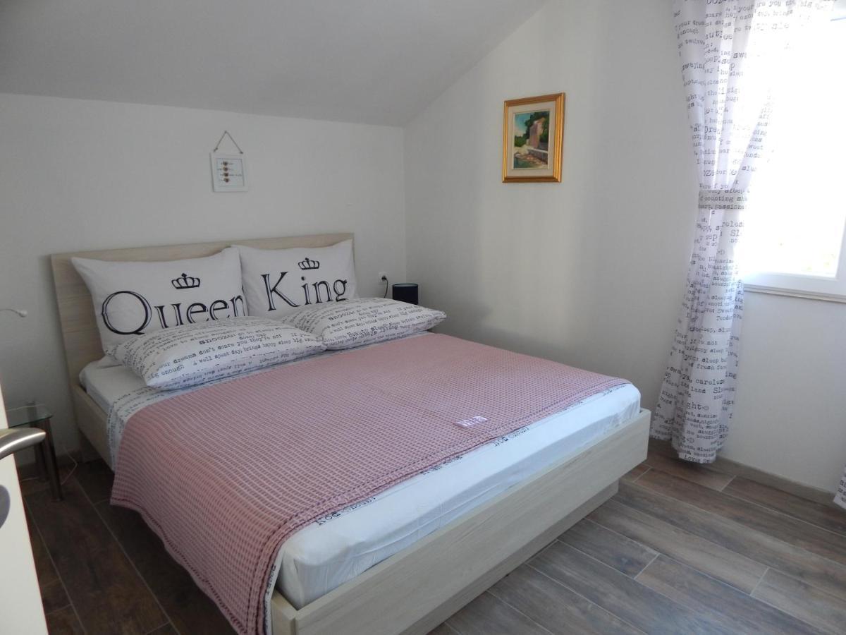 Kaprije Apartmani Tina I Ena Buitenkant foto