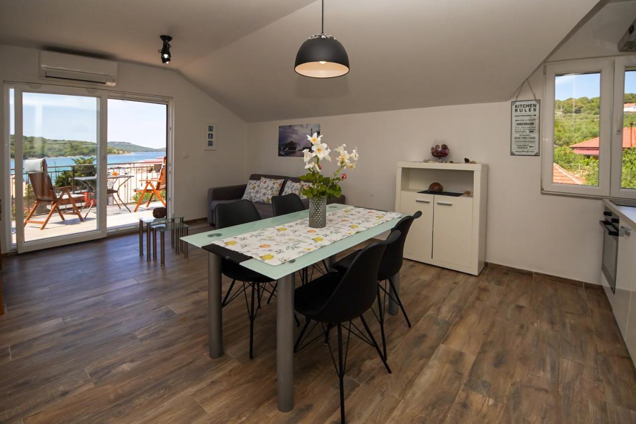 Kaprije Apartmani Tina I Ena Buitenkant foto