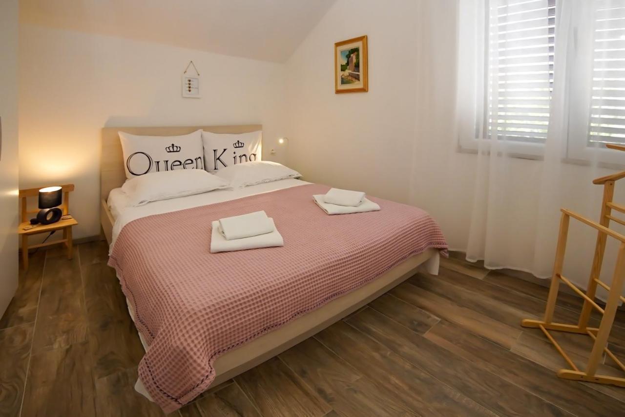 Kaprije Apartmani Tina I Ena Buitenkant foto