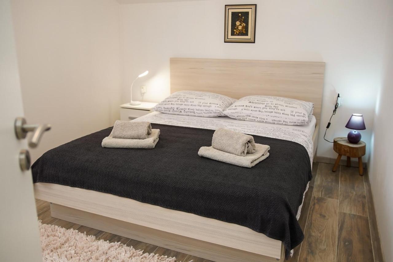 Kaprije Apartmani Tina I Ena Buitenkant foto