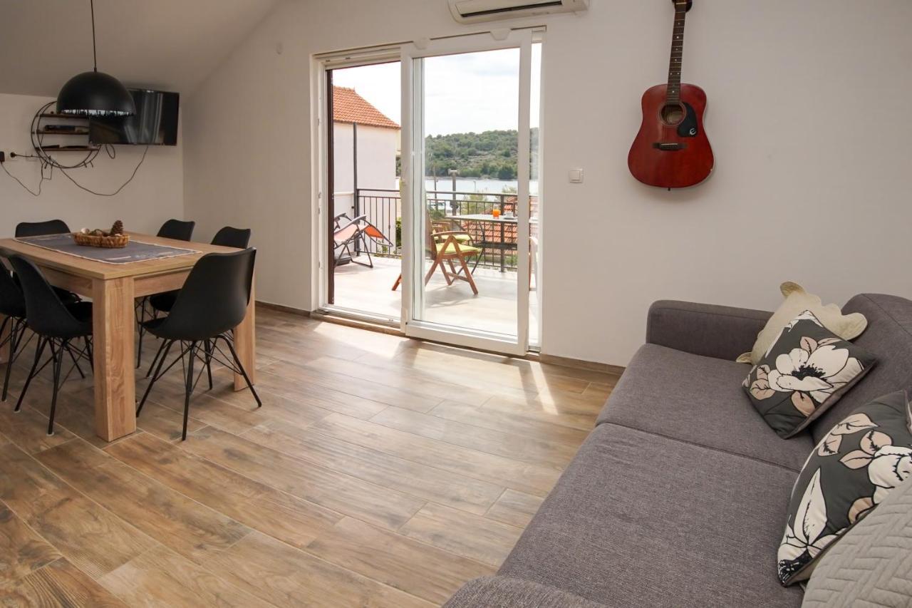 Kaprije Apartmani Tina I Ena Buitenkant foto