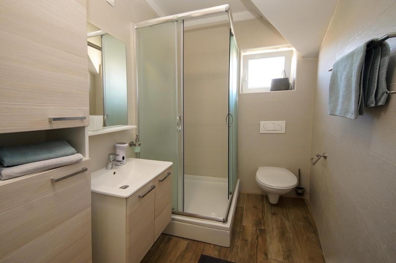 Kaprije Apartmani Tina I Ena Buitenkant foto