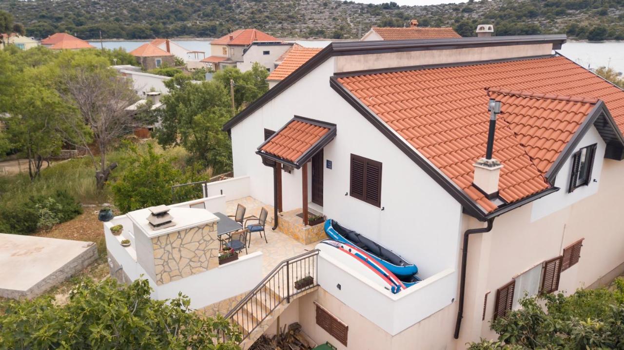 Kaprije Apartmani Tina I Ena Buitenkant foto